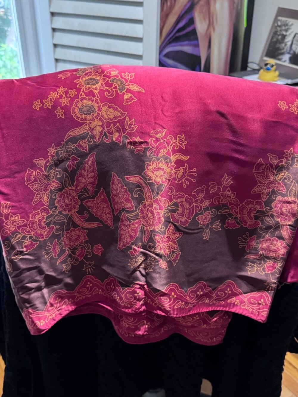 ✨❤️ Rare Vintage Victoria's Secret Floral Shawl Wrap – Timeless Elegance ❤️✨ - Picture 4 of 16